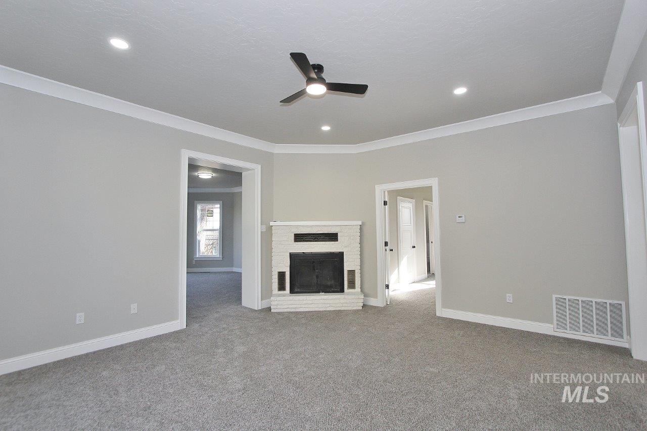 121 NW 2nd St, Ontario, Oregon 97914, 4 Bedrooms, 2.5 Bathrooms, Residential For Sale, Price $369,999, 98974020