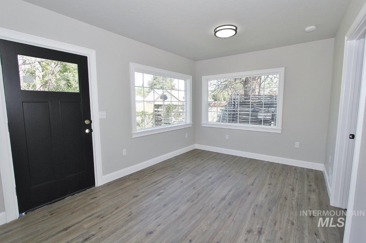 121 NW 2nd St, Ontario, Oregon 97914, 4 Bedrooms, 2.5 Bathrooms, Residential For Sale, Price $369,999, 98974020