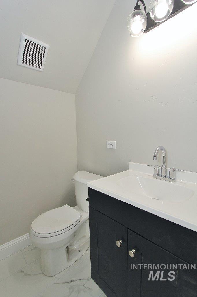 121 NW 2nd St, Ontario, Oregon 97914, 4 Bedrooms, 2.5 Bathrooms, Residential For Sale, Price $420,000,MLS 98974020