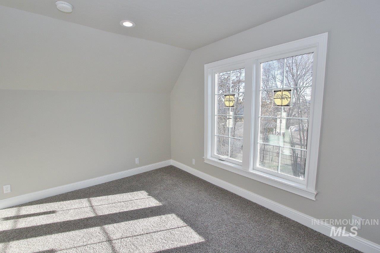 121 NW 2nd St, Ontario, Oregon 97914, 4 Bedrooms, 2.5 Bathrooms, Residential For Sale, Price $369,999, 98974020