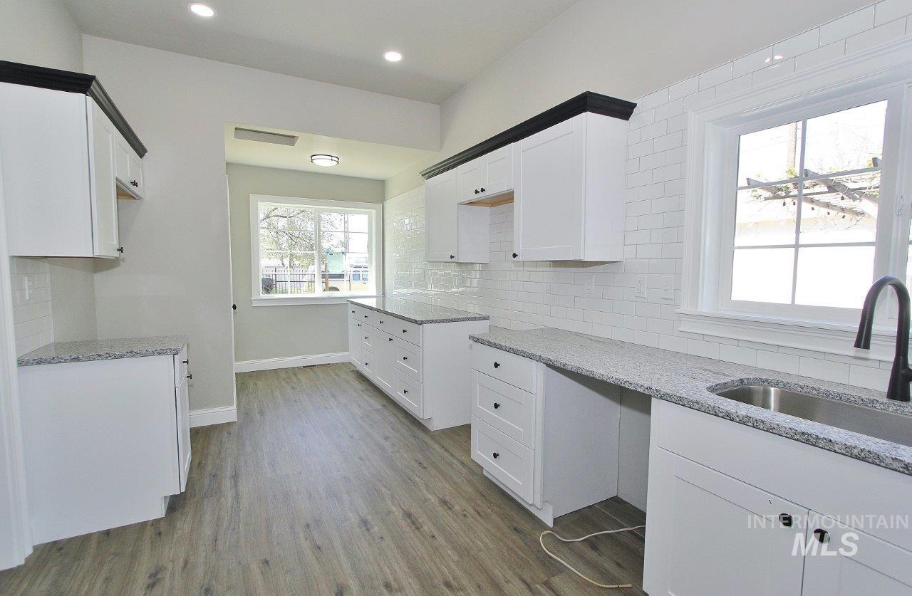 121 NW 2nd St, Ontario, Oregon 97914, 4 Bedrooms, 2.5 Bathrooms, Residential For Sale, Price $369,999, 98974020