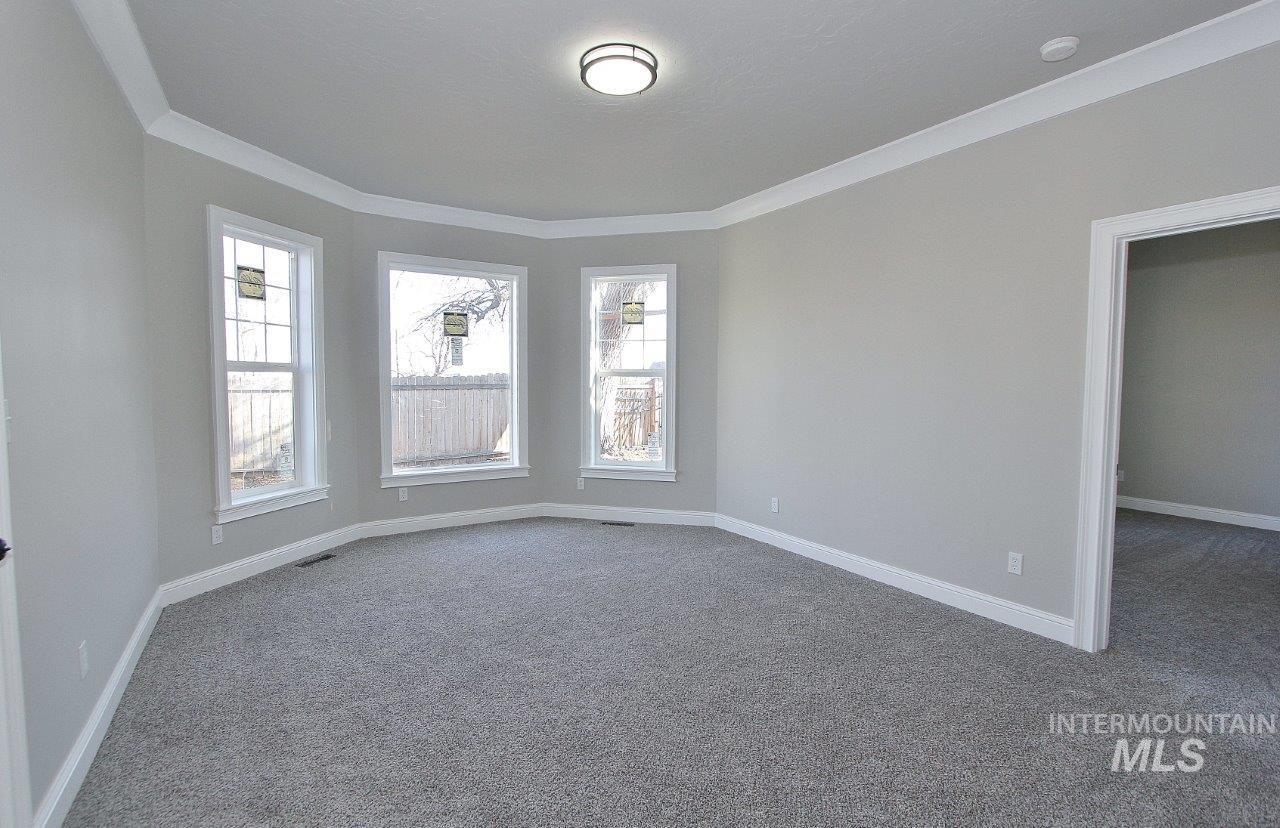 121 NW 2nd St, Ontario, Oregon 97914, 4 Bedrooms, 2.5 Bathrooms, Residential For Sale, Price $369,999, 98974020