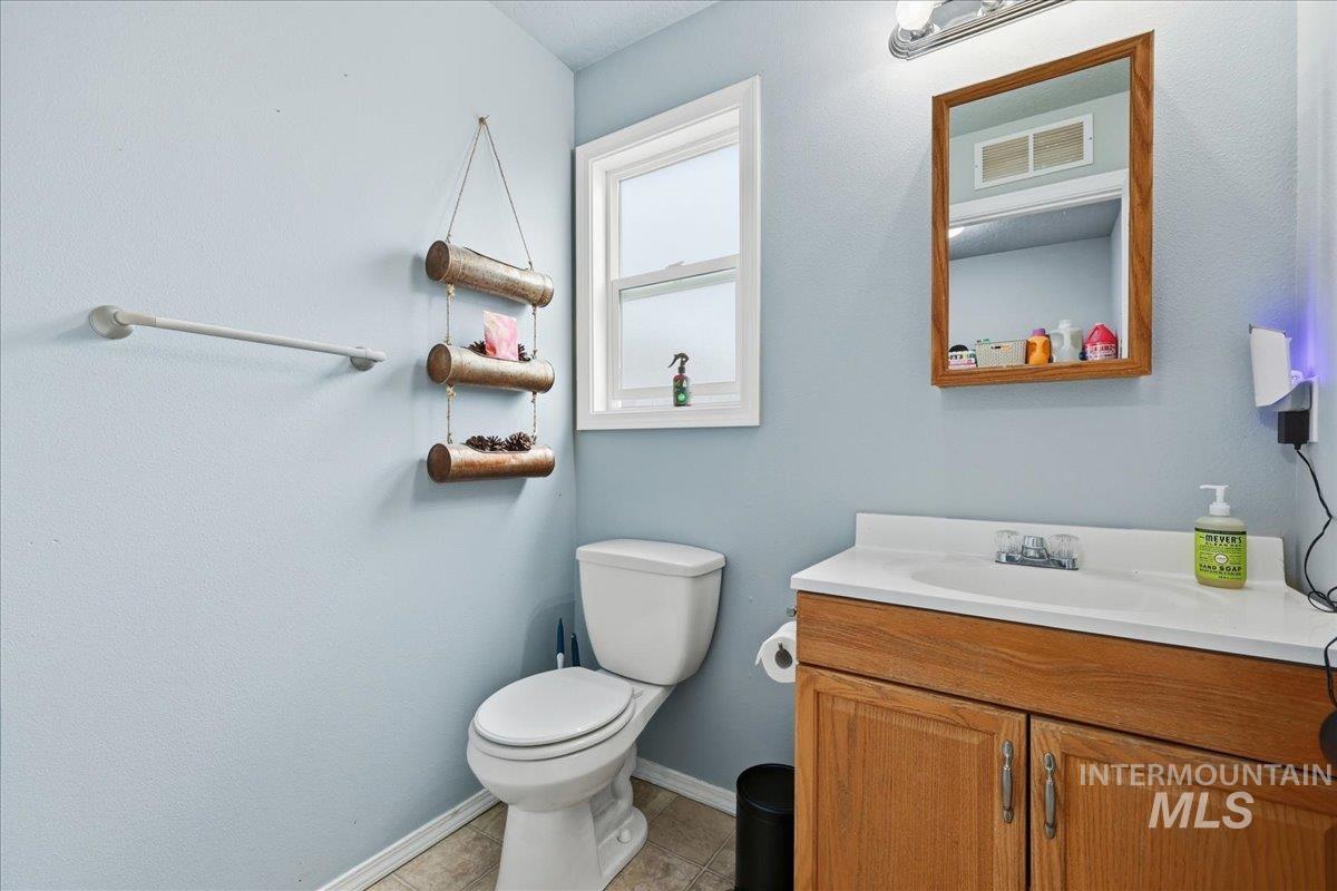 16310 N Asbury Dr, Nampa, Idaho 83651, 3 Bedrooms, 2.5 Bathrooms, Residential For Sale, Price $369,000,MLS 98974022