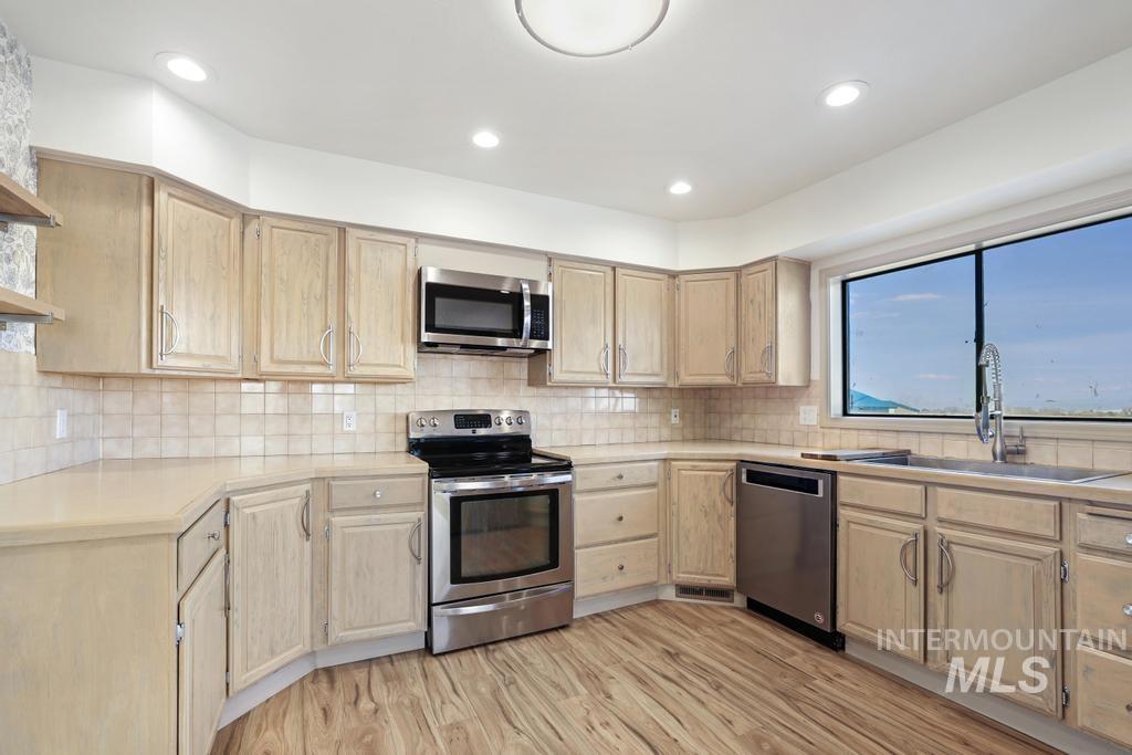 176 HWY 74, Twin Falls, Idaho 83301, 4 Bedrooms, 2 Bathrooms, Residential For Sale, Price $498,000,MLS 98974026