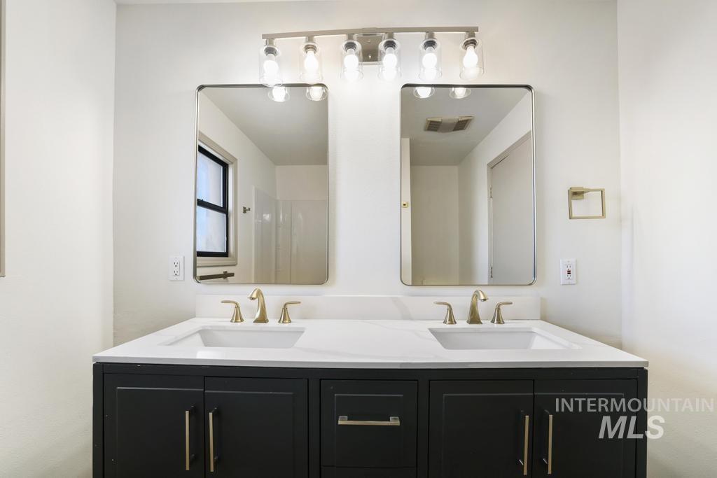 176 HWY 74, Twin Falls, Idaho 83301, 4 Bedrooms, 2 Bathrooms, Residential For Sale, Price $498,000,MLS 98974026