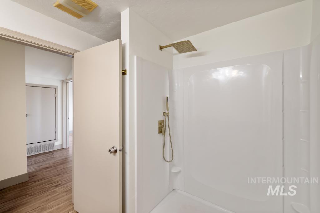 176 HWY 74, Twin Falls, Idaho 83301, 4 Bedrooms, 2 Bathrooms, Residential For Sale, Price $498,000,MLS 98974026