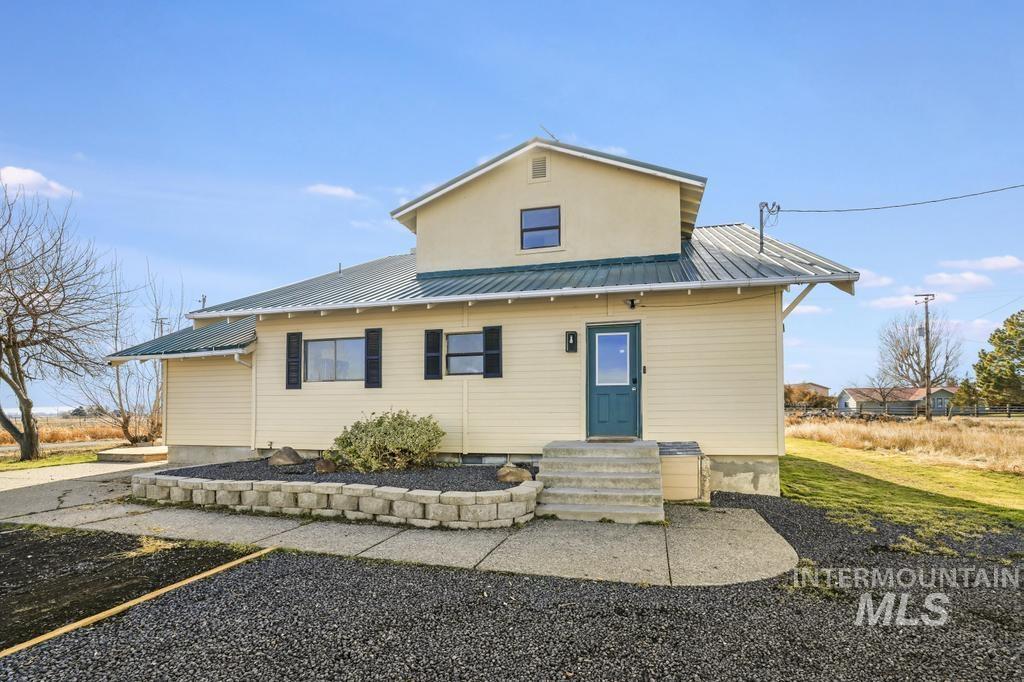 176 HWY 74, Twin Falls, Idaho 83301, 4 Bedrooms, 2 Bathrooms, Residential For Sale, Price $498,000,MLS 98974026