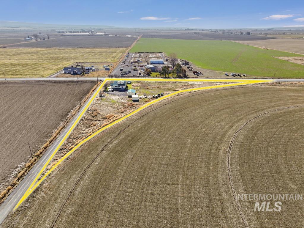 176 HWY 74, Twin Falls, Idaho 83301, 4 Bedrooms, 2 Bathrooms, Residential For Sale, Price $498,000,MLS 98974026