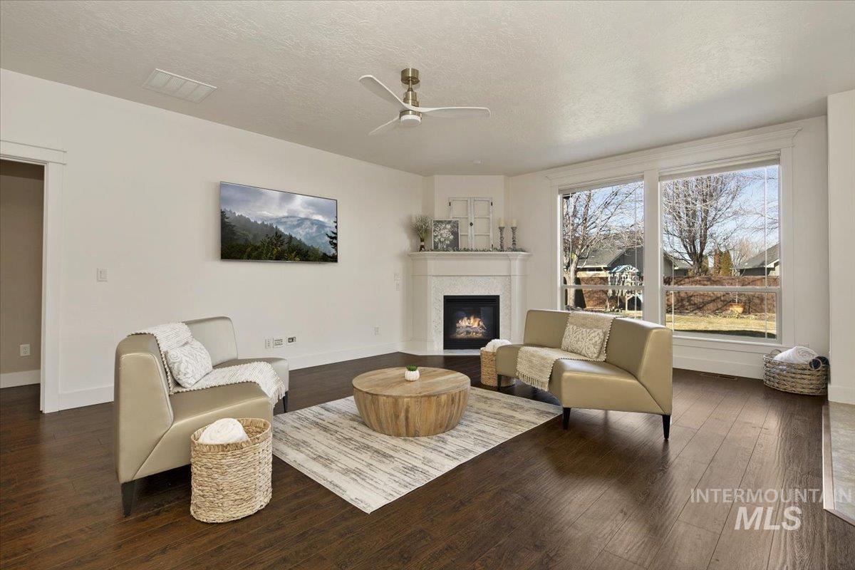 10258 W Brownstone Dr, Boise, Idaho 83709, 4 Bedrooms, 2.5 Bathrooms, Residential For Sale, Price $575,000,MLS 98974033