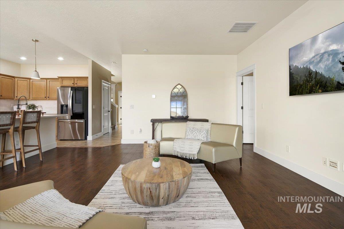 10258 W Brownstone Dr, Boise, Idaho 83709, 4 Bedrooms, 2.5 Bathrooms, Residential For Sale, Price $575,000,MLS 98974033