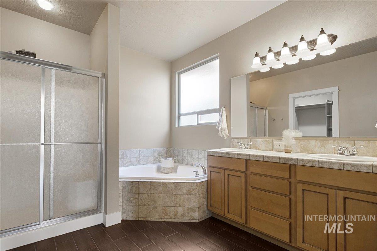 10258 W Brownstone Dr, Boise, Idaho 83709, 4 Bedrooms, 2.5 Bathrooms, Residential For Sale, Price $575,000,MLS 98974033