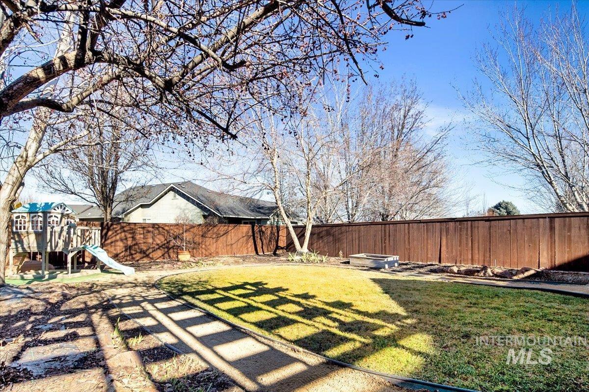10258 W Brownstone Dr, Boise, Idaho 83709, 4 Bedrooms, 2.5 Bathrooms, Residential For Sale, Price $575,000,MLS 98974033
