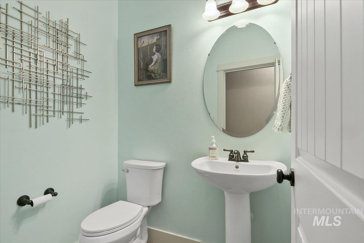 10258 W Brownstone Dr, Boise, Idaho 83709, 4 Bedrooms, 2.5 Bathrooms, Residential For Sale, Price $575,000,MLS 98974033