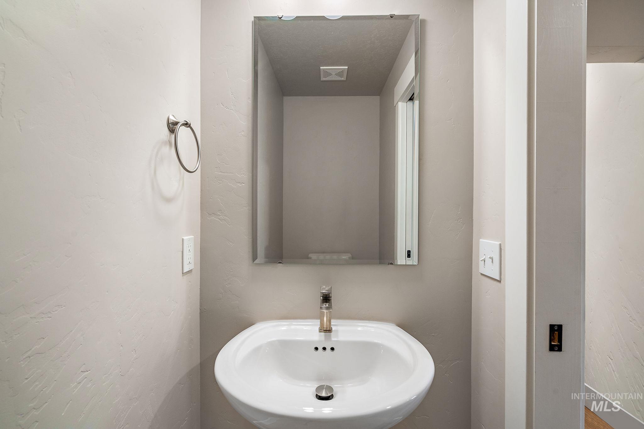 805/811 E McKinley St, Boise, Idaho 83712, 2 Bedrooms, 2.5 Bathrooms, Residential Income For Sale, Price $1,125,000,MLS 98974034