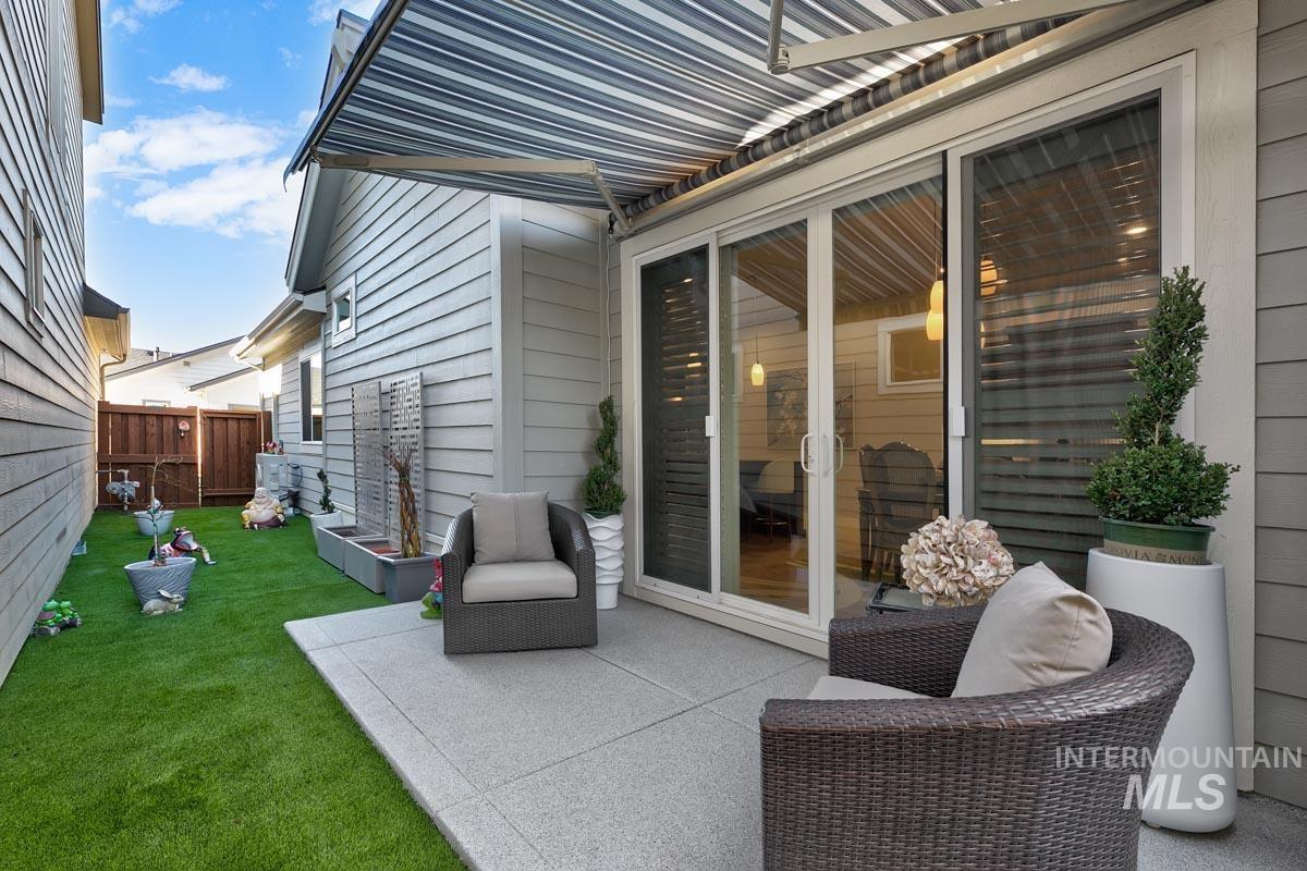 410 W Lockhart Lane, Meridian, Idaho 83646, 2 Bedrooms, 2 Bathrooms, Residential For Sale, Price $547,777,MLS 98974042