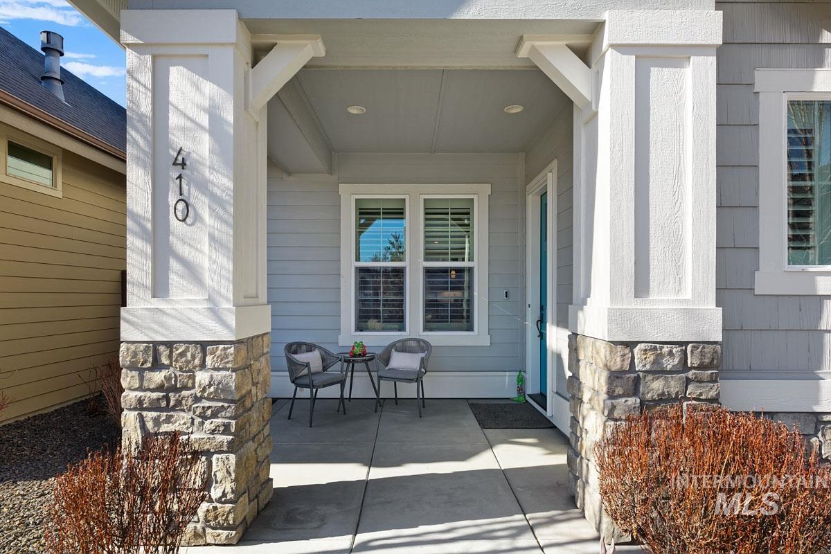 410 W Lockhart Lane, Meridian, Idaho 83646, 2 Bedrooms, 2 Bathrooms, Residential For Sale, Price $547,777,MLS 98974042