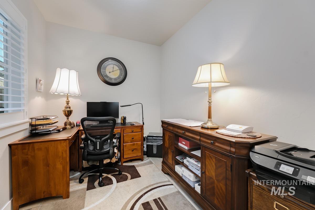 410 W Lockhart Lane, Meridian, Idaho 83646, 2 Bedrooms, 2 Bathrooms, Residential For Sale, Price $547,777,MLS 98974042