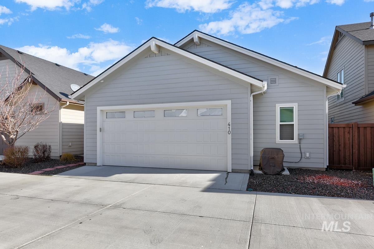 410 W Lockhart Lane, Meridian, Idaho 83646, 2 Bedrooms, 2 Bathrooms, Residential For Sale, Price $547,777,MLS 98974042