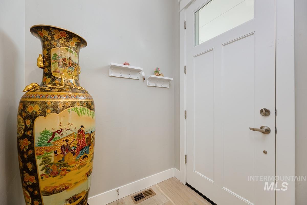 410 W Lockhart Lane, Meridian, Idaho 83646, 2 Bedrooms, 2 Bathrooms, Residential For Sale, Price $547,777,MLS 98974042