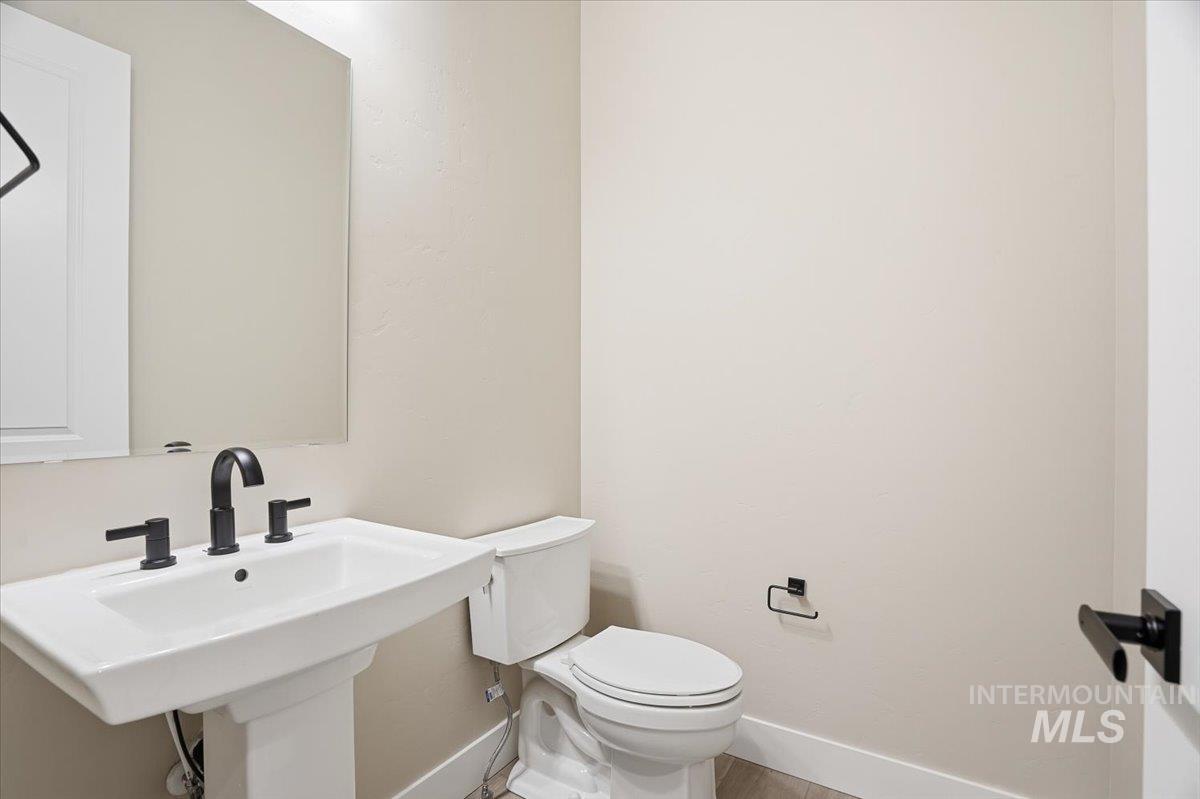 2422 N Kenora Ave, Star, Idaho 83669, 4 Bedrooms, 3.5 Bathrooms, Residential For Sale, Price $799,990,MLS 98974045