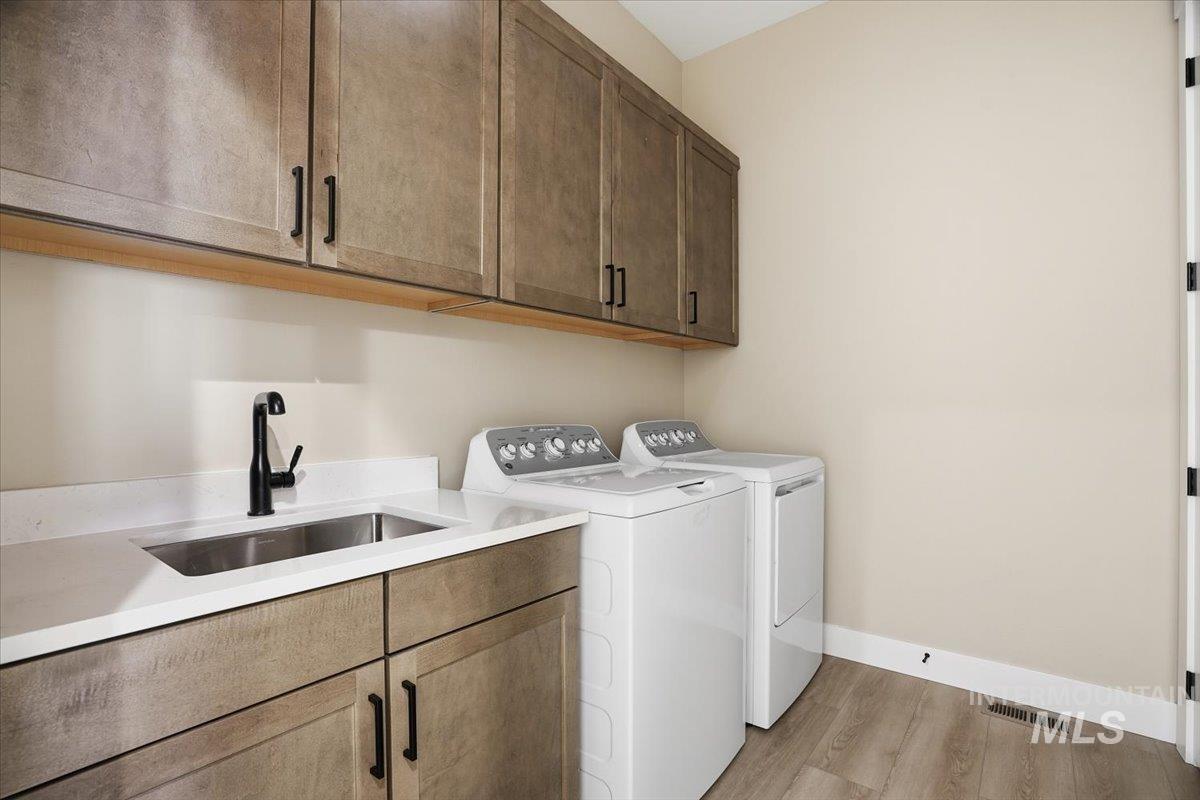 2422 N Kenora Ave, Star, Idaho 83669, 4 Bedrooms, 3.5 Bathrooms, Residential For Sale, Price $799,990,MLS 98974045