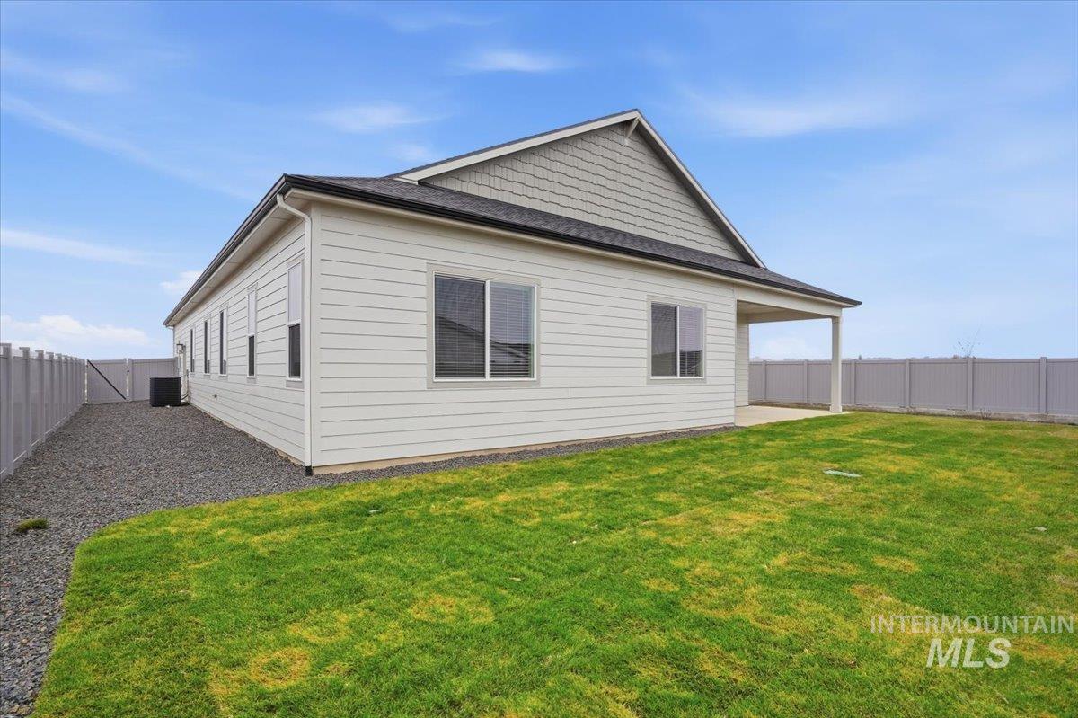 2422 N Kenora Ave, Star, Idaho 83669, 4 Bedrooms, 3.5 Bathrooms, Residential For Sale, Price $799,990,MLS 98974045