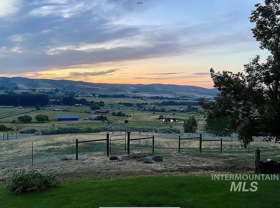 1715 Striker Lane, Weiser, Idaho 83672, 3 Bedrooms, 3 Bathrooms, Residential For Sale, Price $775,000,MLS 98974046