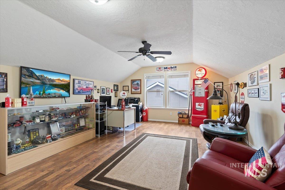 2998 E Shadowwolf Dr, Eagle, Idaho 83616, 5 Bedrooms, 2.5 Bathrooms, Residential For Sale, Price $799,900,MLS 98974047