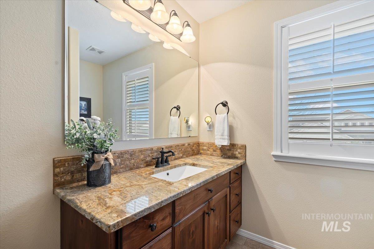 2998 E Shadowwolf Dr, Eagle, Idaho 83616, 5 Bedrooms, 2.5 Bathrooms, Residential For Sale, Price $799,900,MLS 98974047