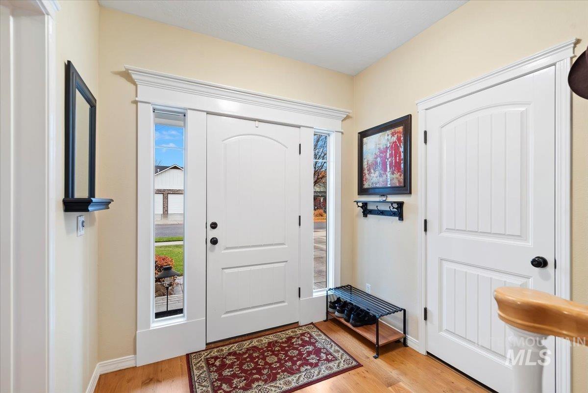 2998 E Shadowwolf Dr, Eagle, Idaho 83616, 5 Bedrooms, 2.5 Bathrooms, Residential For Sale, Price $799,900,MLS 98974047