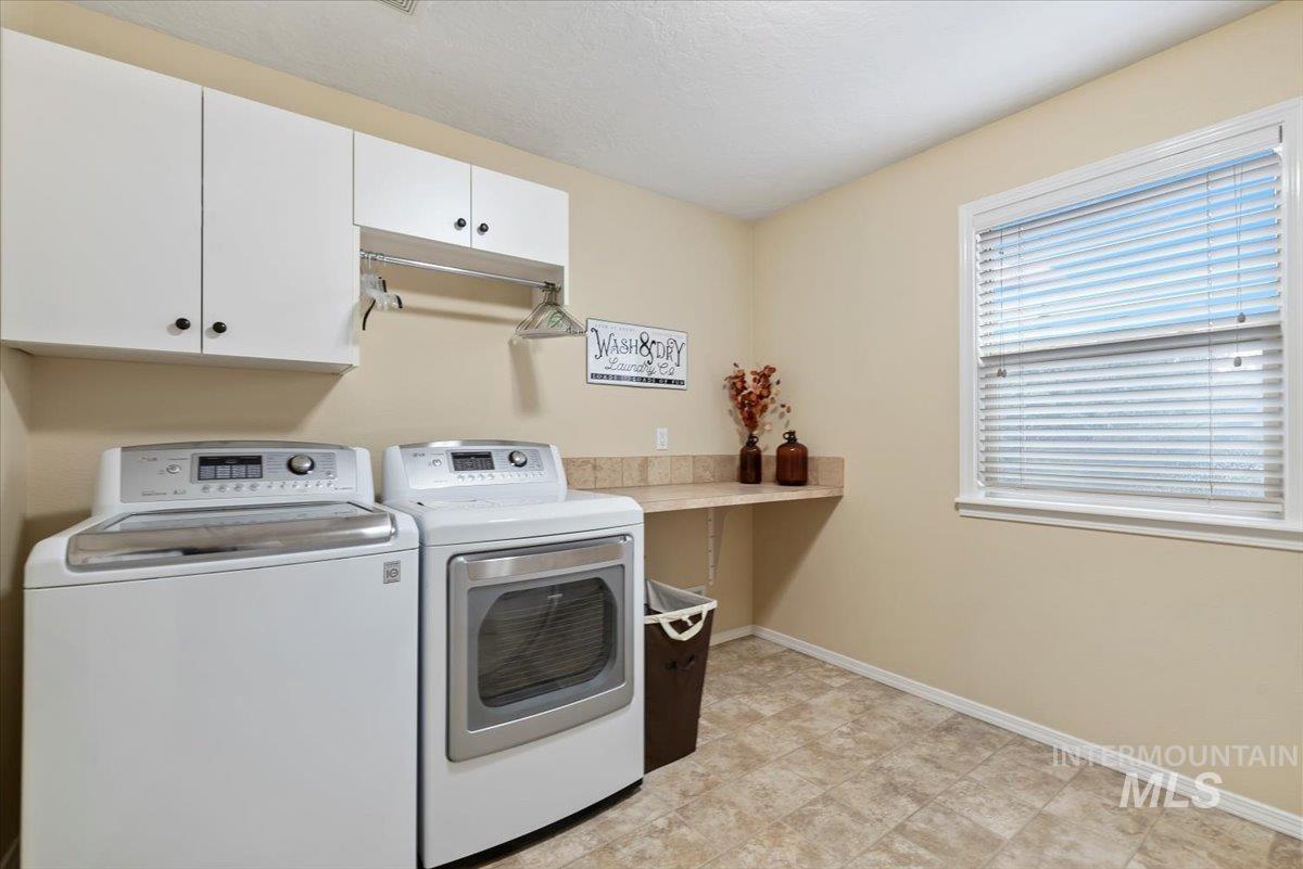 2998 E Shadowwolf Dr, Eagle, Idaho 83616, 5 Bedrooms, 2.5 Bathrooms, Residential For Sale, Price $799,900,MLS 98974047