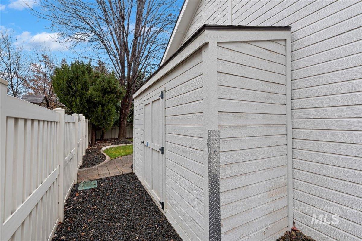 2998 E Shadowwolf Dr, Eagle, Idaho 83616, 5 Bedrooms, 2.5 Bathrooms, Residential For Sale, Price $799,900,MLS 98974047