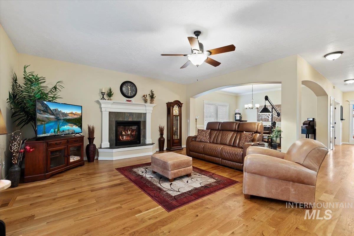 2998 E Shadowwolf Dr, Eagle, Idaho 83616, 5 Bedrooms, 2.5 Bathrooms, Residential For Sale, Price $799,900,MLS 98974047