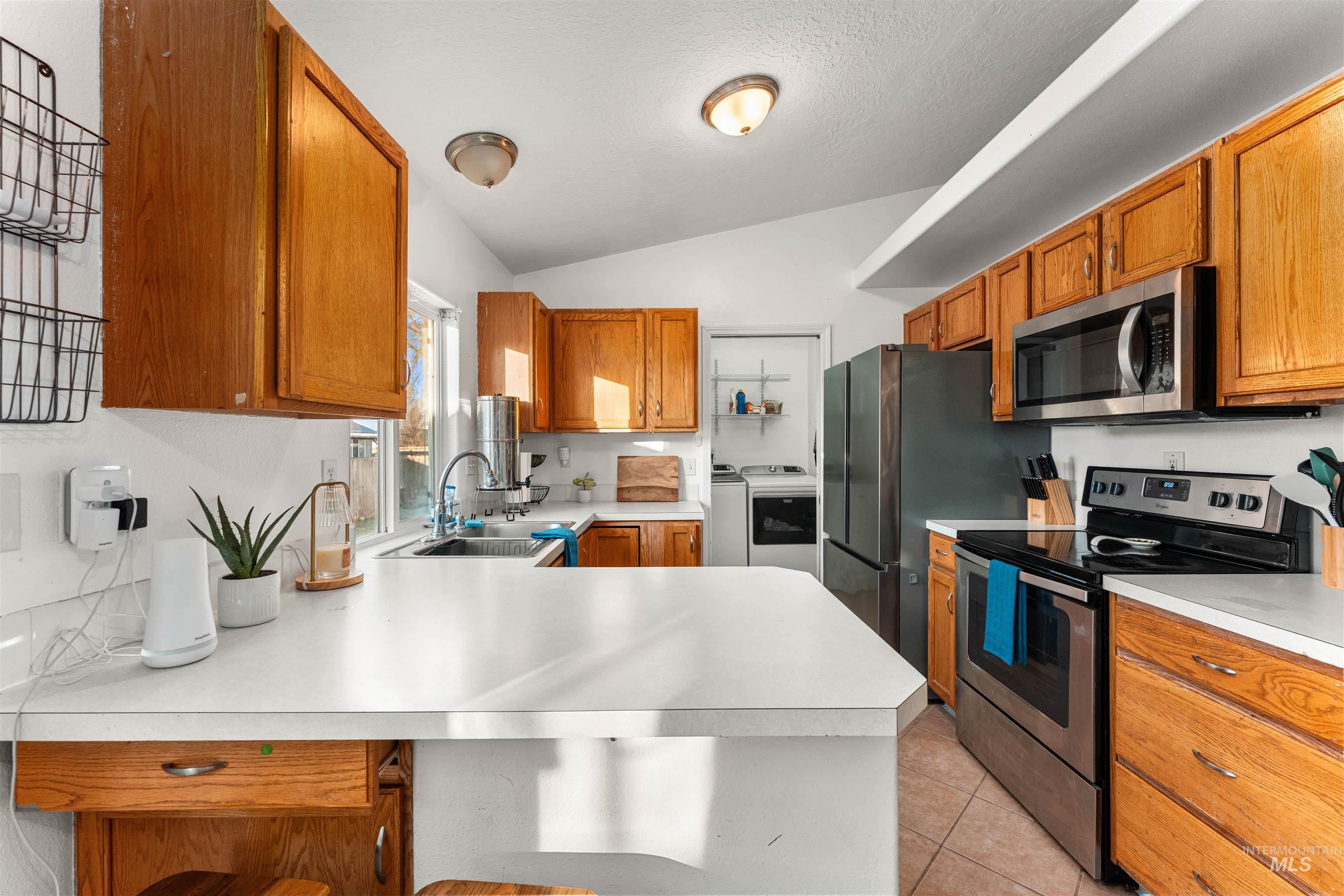 1553 W Ryegrass Ct., Kuna, Idaho 83634, 3 Bedrooms, 2 Bathrooms, Residential For Sale, Price $384,900,MLS 98974049