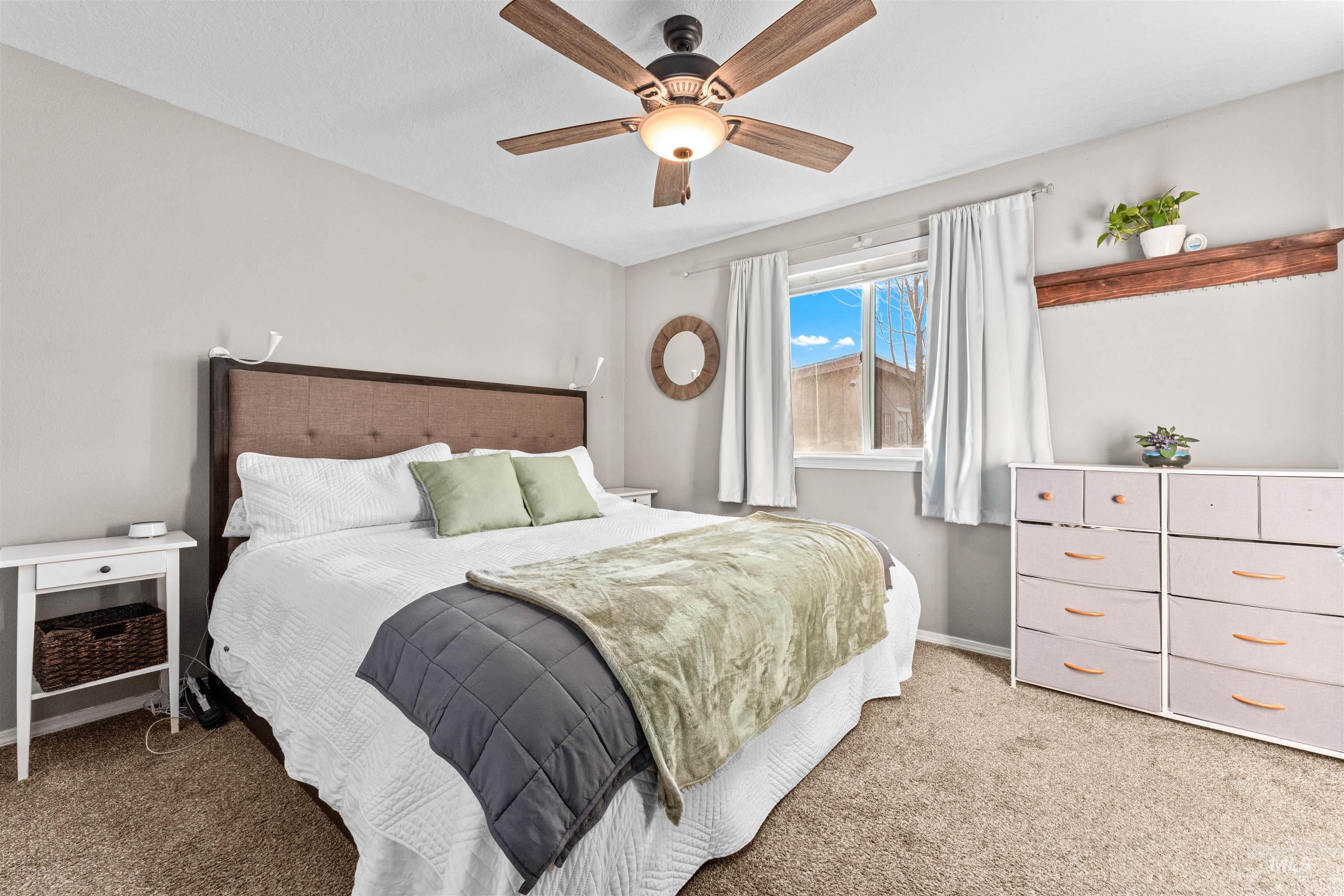 1553 W Ryegrass Ct., Kuna, Idaho 83634, 3 Bedrooms, 2 Bathrooms, Residential For Sale, Price $384,900,MLS 98974049