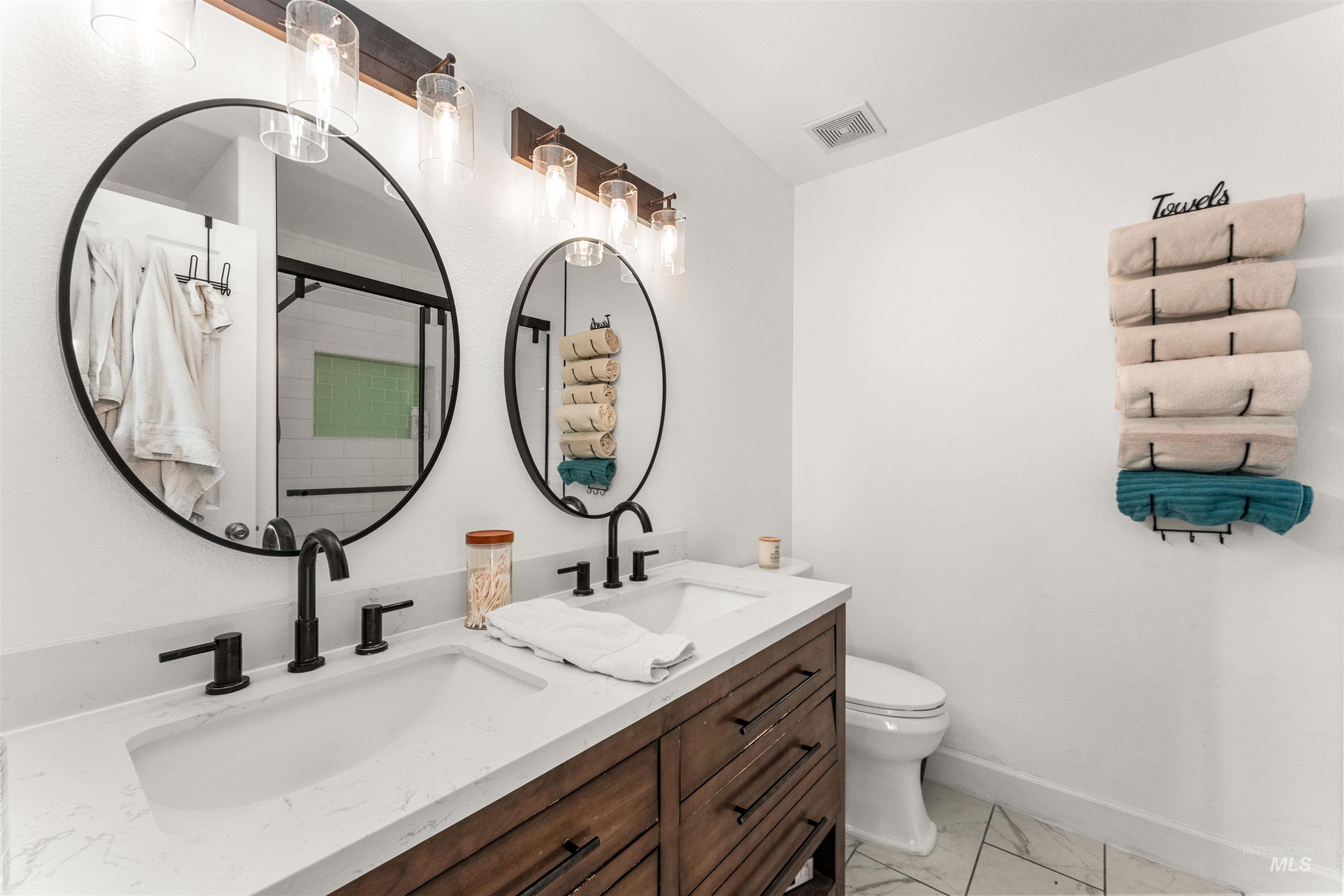 1553 W Ryegrass Ct., Kuna, Idaho 83634, 3 Bedrooms, 2 Bathrooms, Residential For Sale, Price $384,900,MLS 98974049