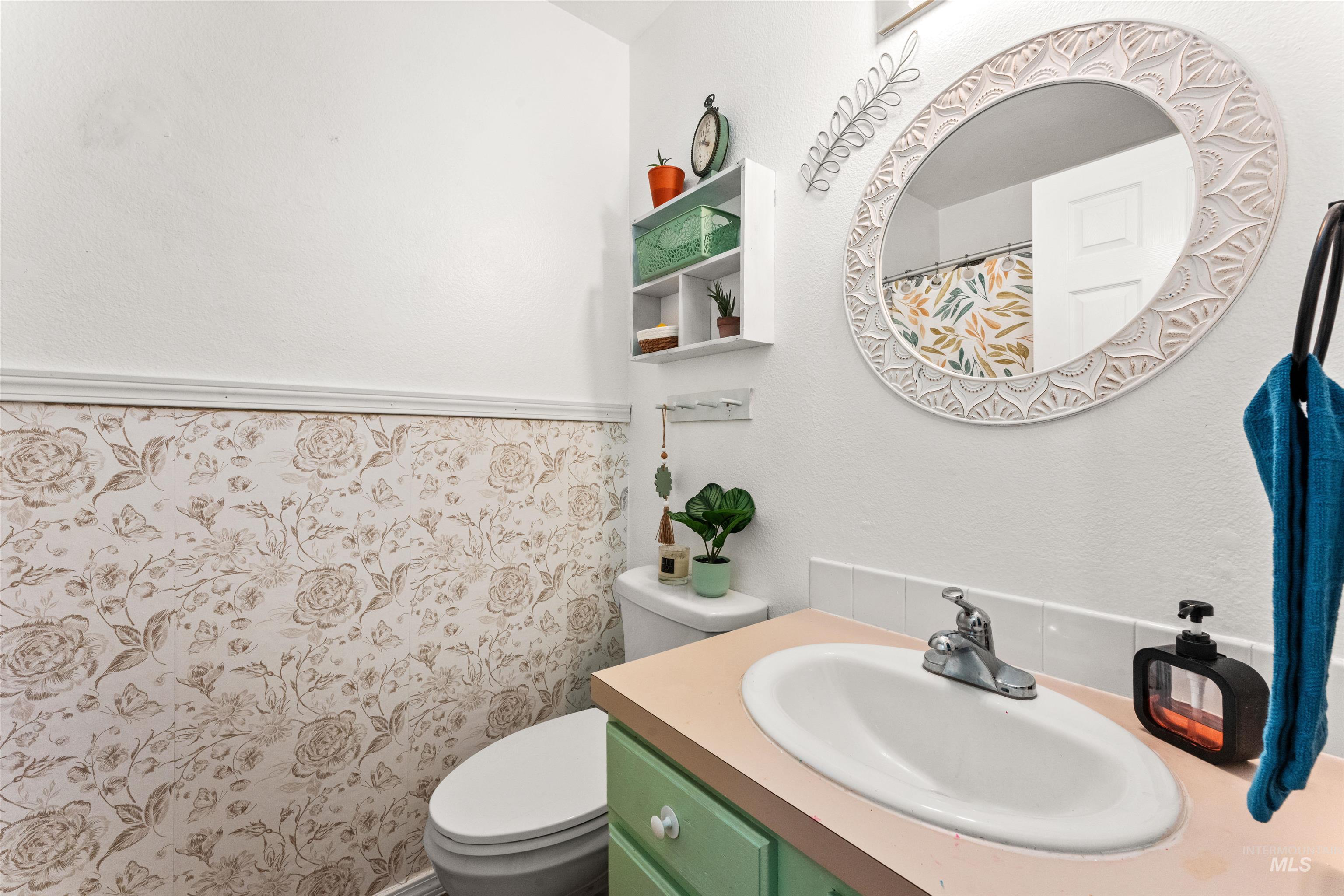 1553 W Ryegrass Ct., Kuna, Idaho 83634, 3 Bedrooms, 2 Bathrooms, Residential For Sale, Price $384,900,MLS 98974049