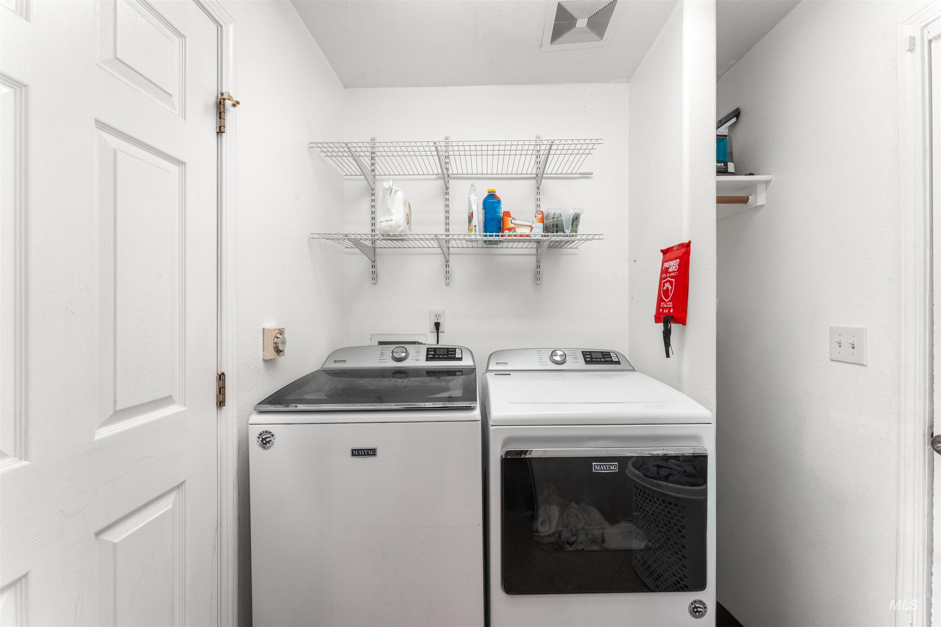 1553 W Ryegrass Ct., Kuna, Idaho 83634, 3 Bedrooms, 2 Bathrooms, Residential For Sale, Price $384,900,MLS 98974049