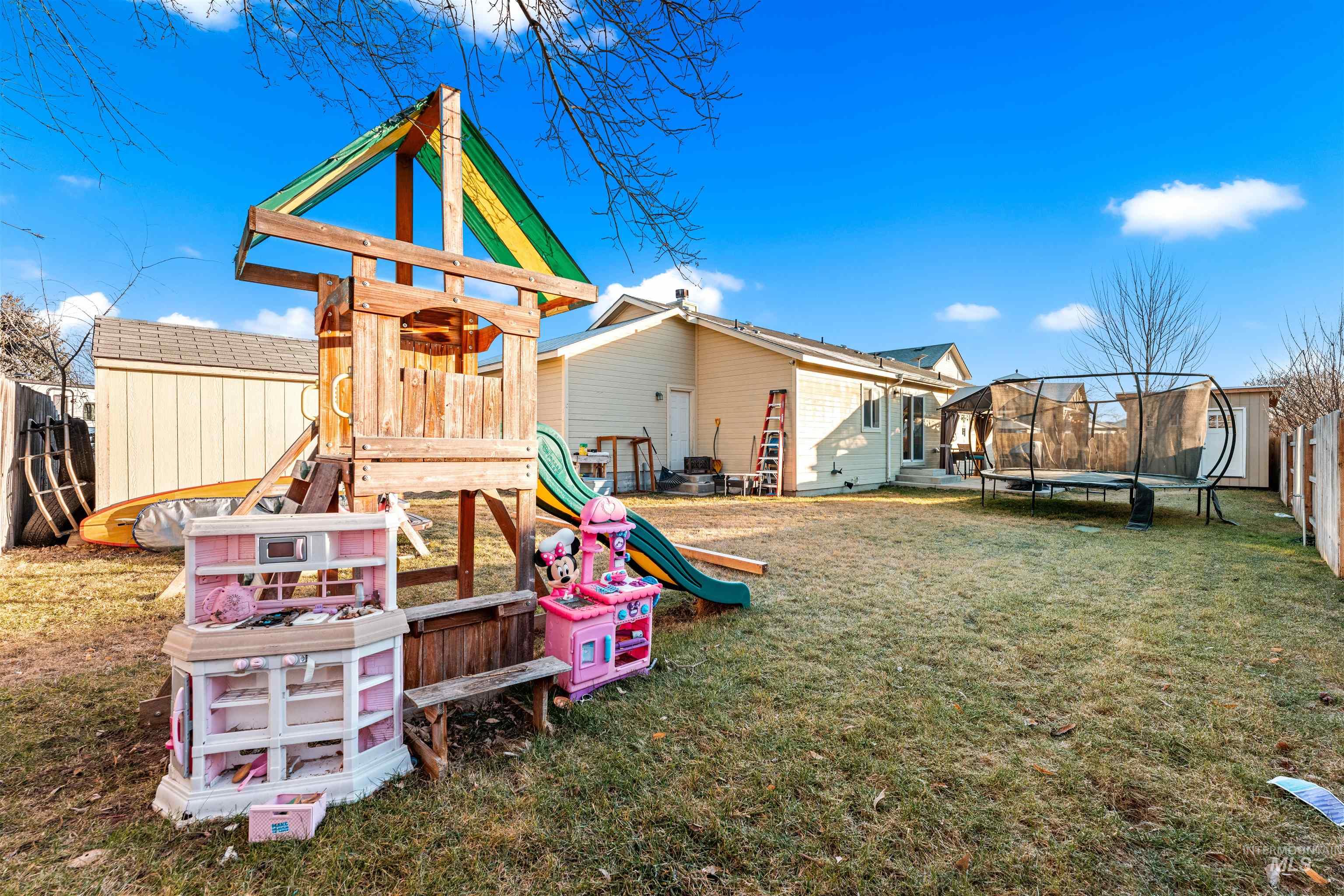 1553 W Ryegrass Ct., Kuna, Idaho 83634, 3 Bedrooms, 2 Bathrooms, Residential For Sale, Price $384,900,MLS 98974049