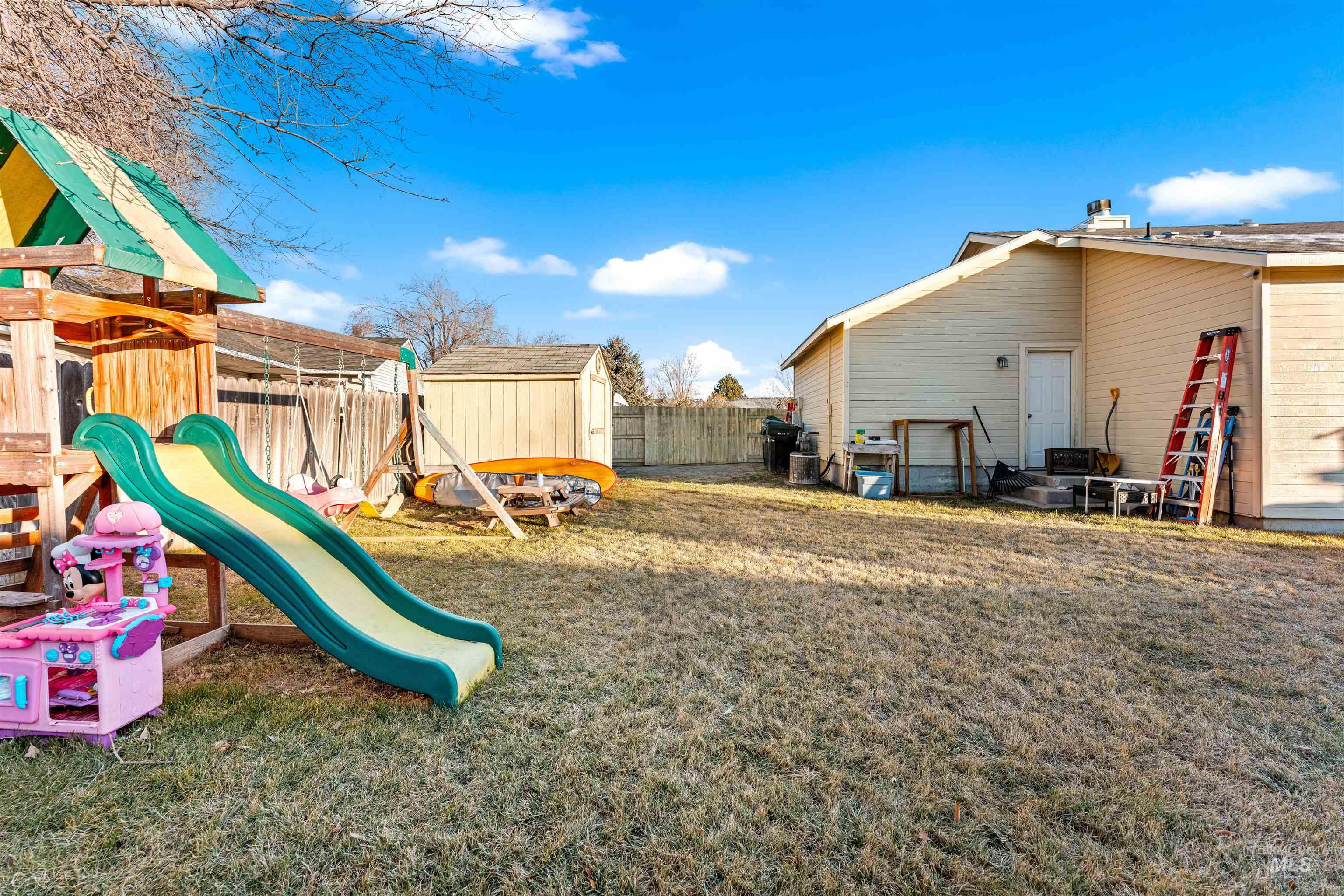 1553 W Ryegrass Ct., Kuna, Idaho 83634, 3 Bedrooms, 2 Bathrooms, Residential For Sale, Price $384,900,MLS 98974049