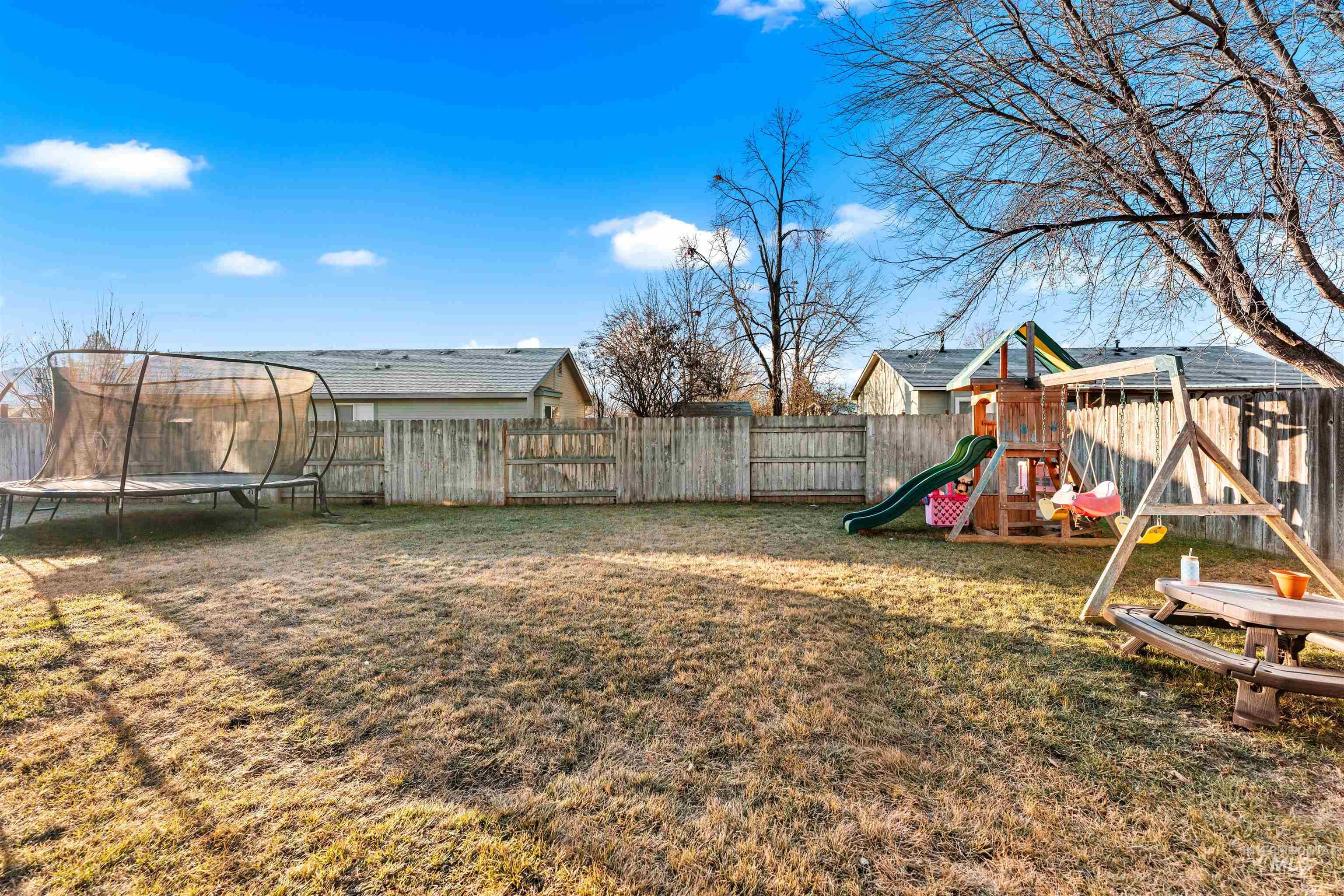 1553 W Ryegrass Ct., Kuna, Idaho 83634, 3 Bedrooms, 2 Bathrooms, Residential For Sale, Price $384,900,MLS 98974049