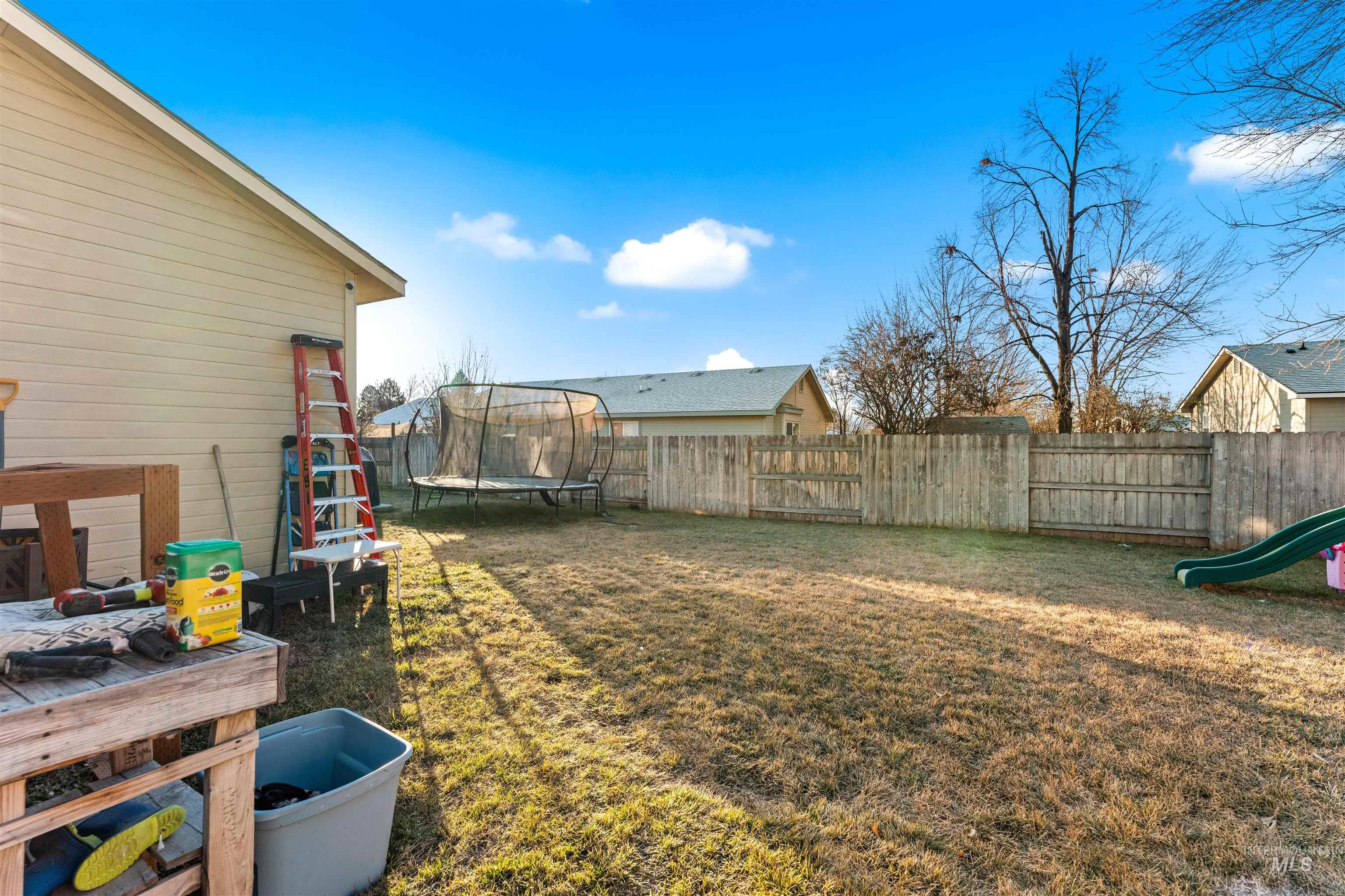 1553 W Ryegrass Ct., Kuna, Idaho 83634, 3 Bedrooms, 2 Bathrooms, Residential For Sale, Price $384,900,MLS 98974049