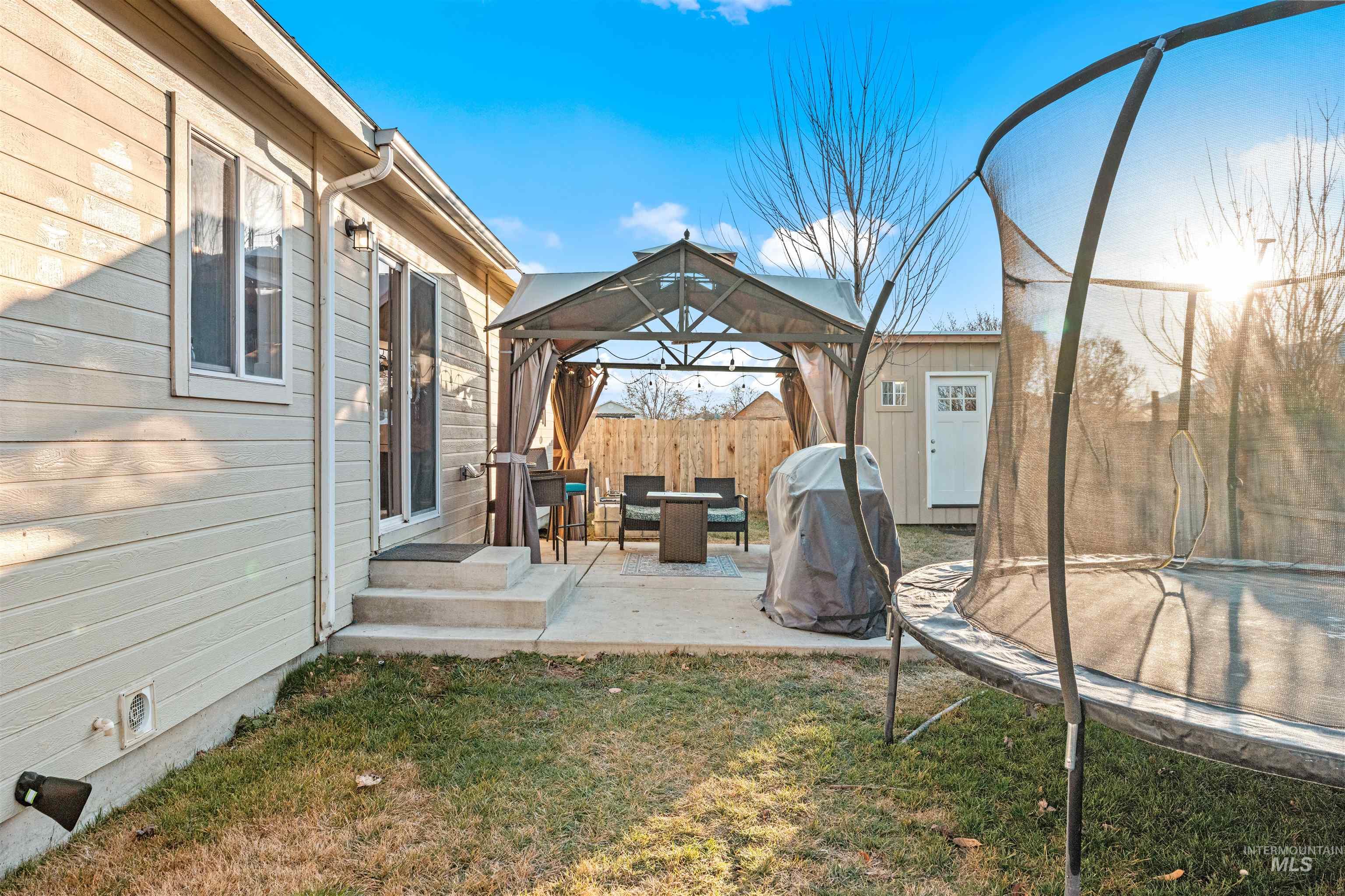 1553 W Ryegrass Ct., Kuna, Idaho 83634, 3 Bedrooms, 2 Bathrooms, Residential For Sale, Price $384,900,MLS 98974049