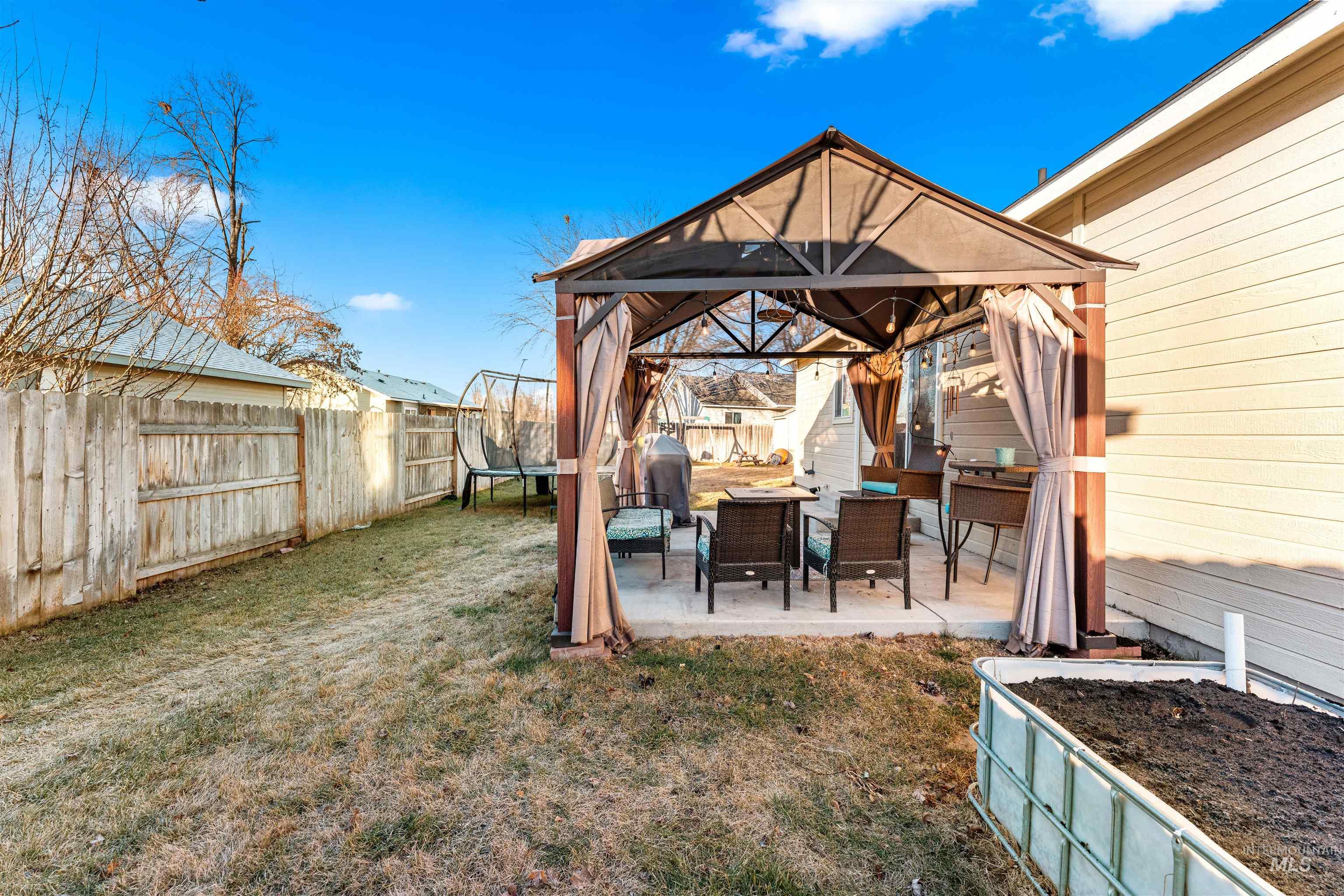 1553 W Ryegrass Ct., Kuna, Idaho 83634, 3 Bedrooms, 2 Bathrooms, Residential For Sale, Price $384,900,MLS 98974049