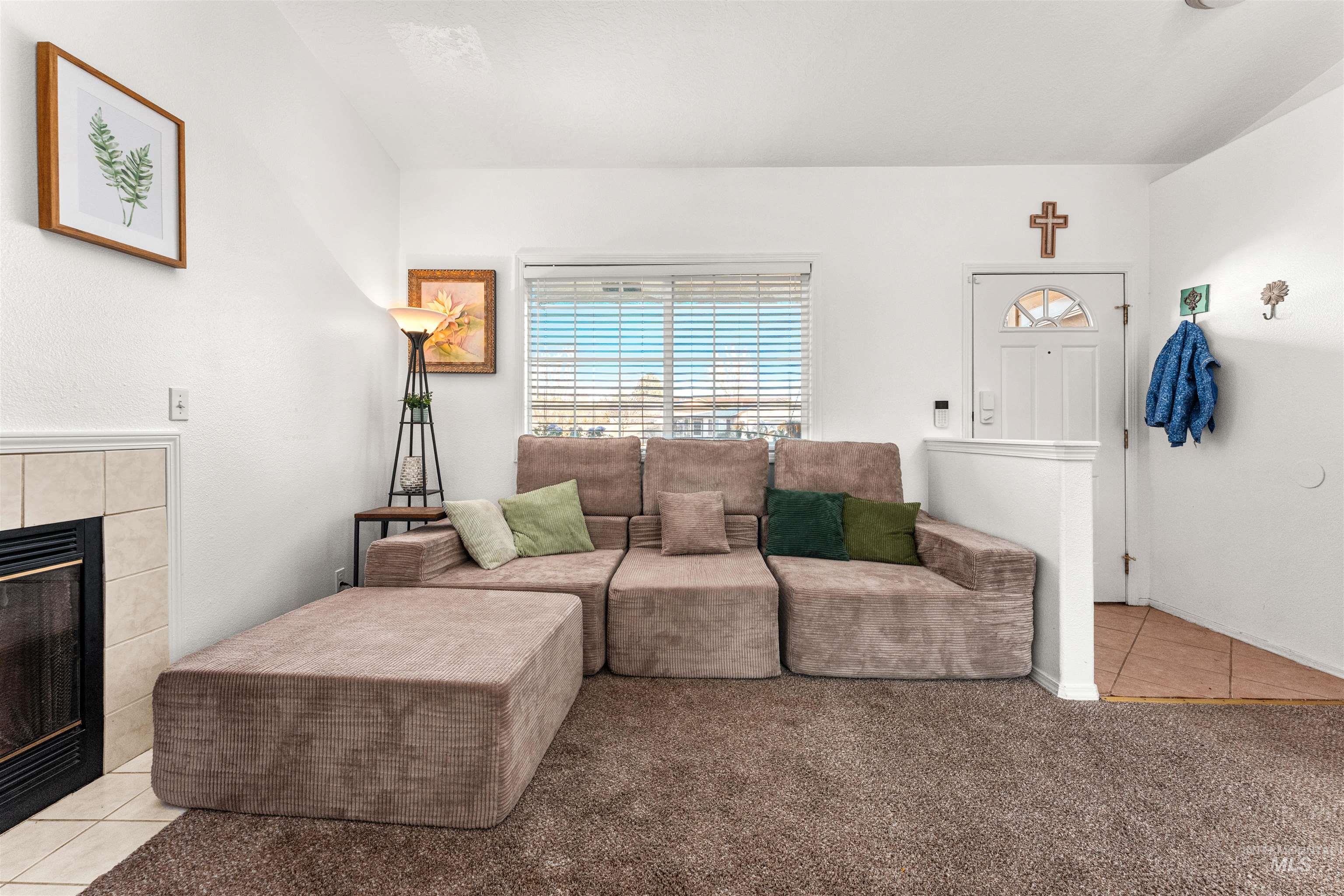 1553 W Ryegrass Ct., Kuna, Idaho 83634, 3 Bedrooms, 2 Bathrooms, Residential For Sale, Price $384,900,MLS 98974049