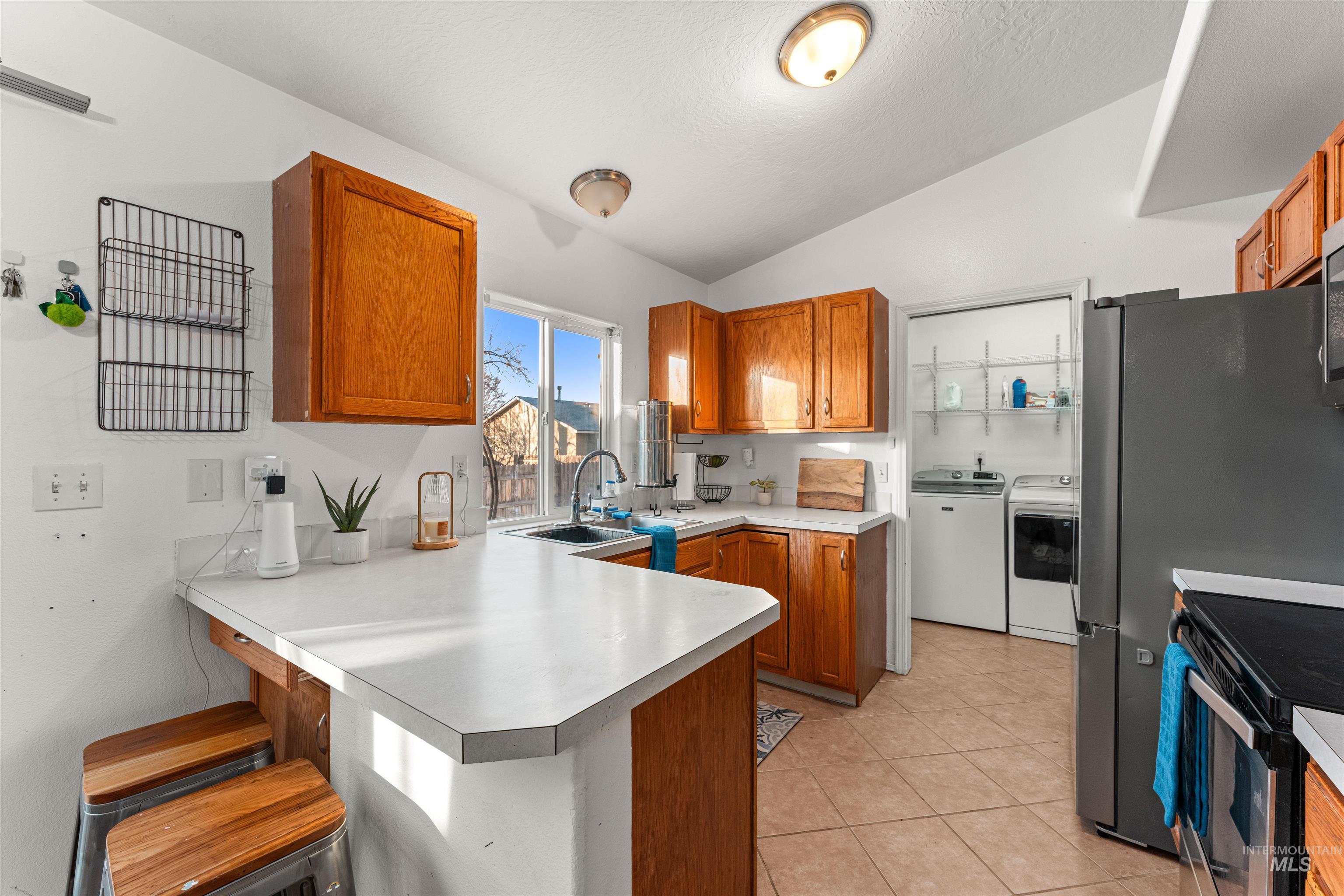 1553 W Ryegrass Ct., Kuna, Idaho 83634, 3 Bedrooms, 2 Bathrooms, Residential For Sale, Price $384,900,MLS 98974049