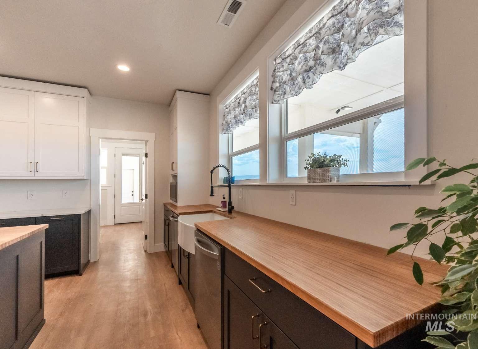 9853 Salmon Ridge Pl, Nampa, Idaho 83686, 6 Bedrooms, 4.5 Bathrooms, Residential For Sale, Price $1,744,000,MLS 98974050