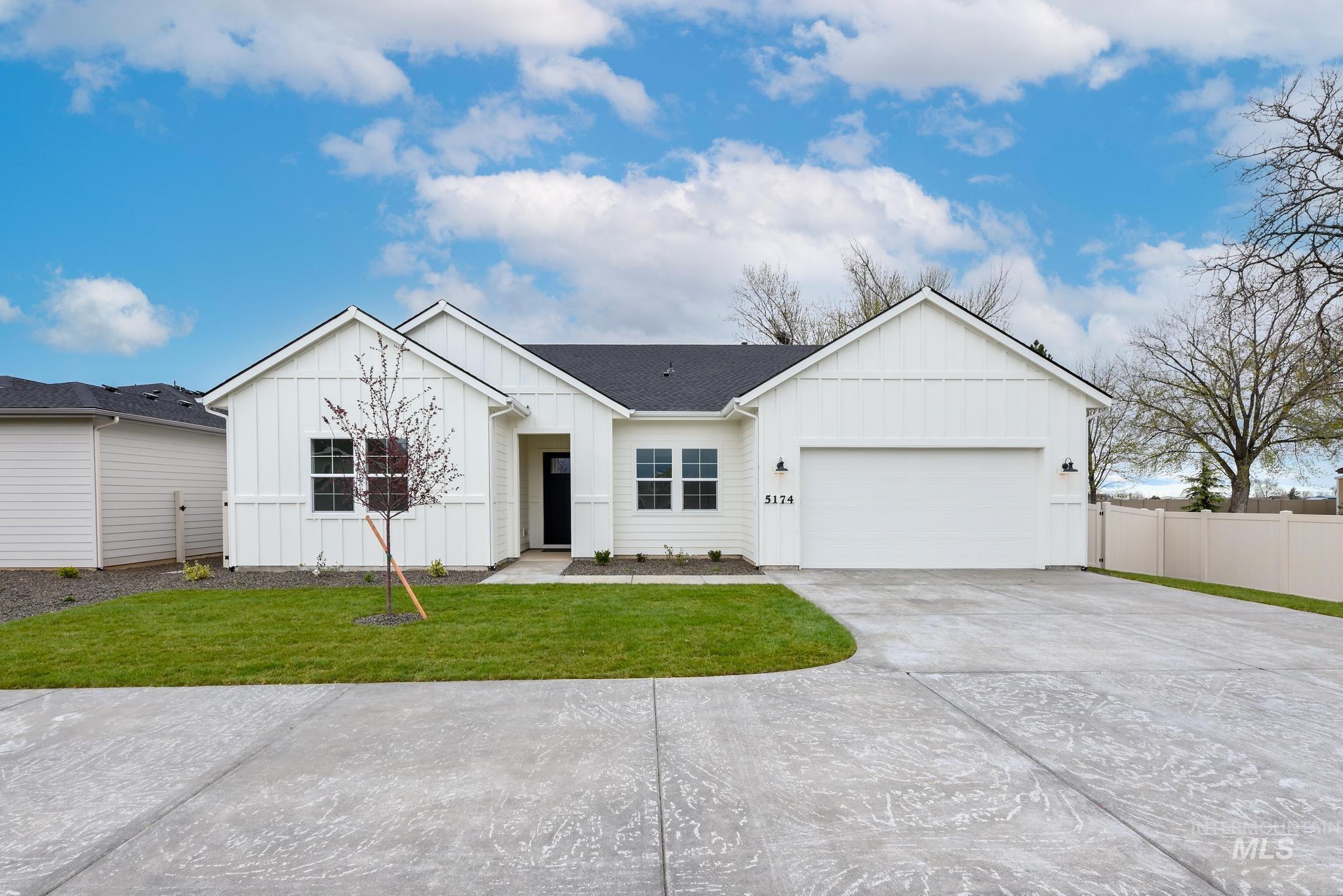 5174 W River Oaks Dr, Meridian, Idaho 83646, 4 Bedrooms, 3 Bathrooms, Residential For Sale, Price $684,000,MLS 98974051