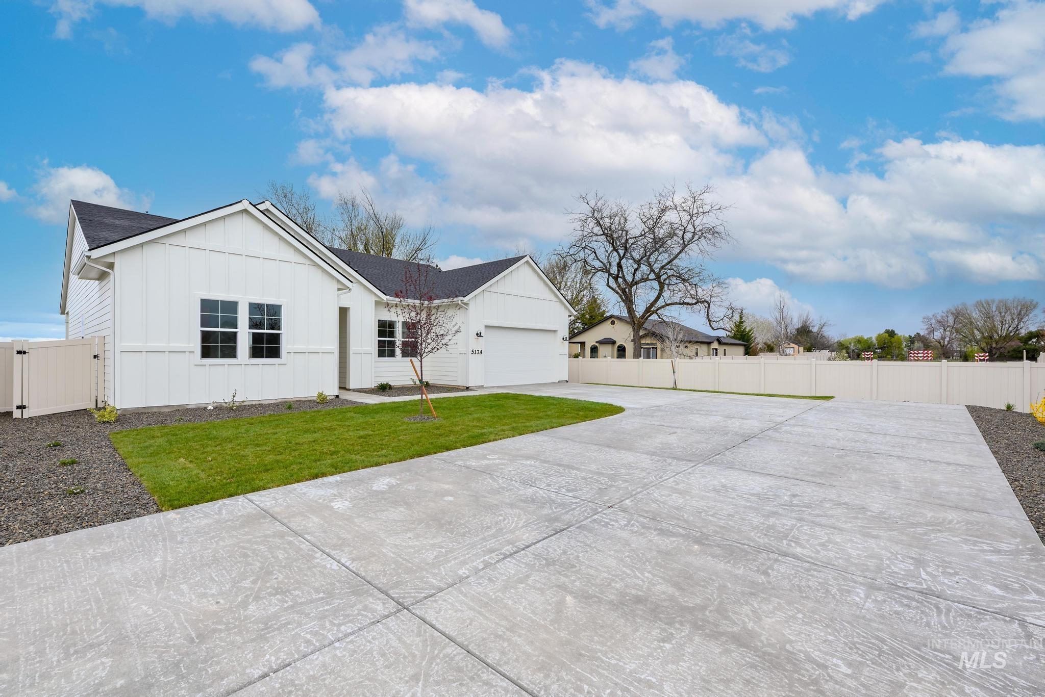 5174 W River Oaks Dr, Meridian, Idaho 83646, 4 Bedrooms, 3 Bathrooms, Residential For Sale, Price $684,000,MLS 98974051