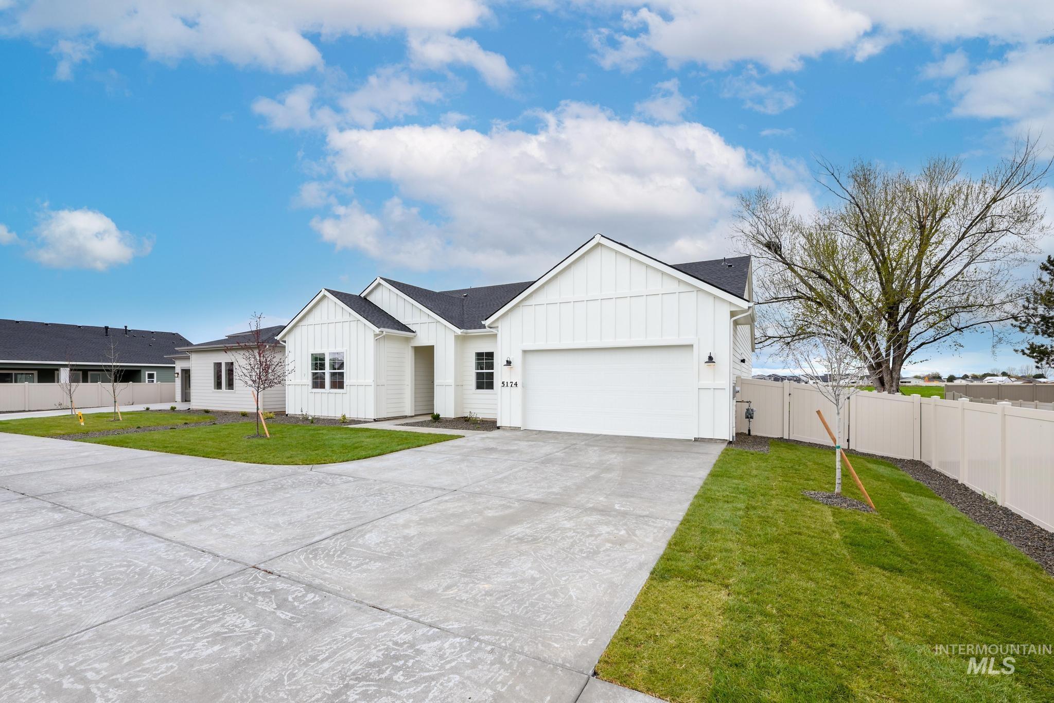 5174 W River Oaks Dr, Meridian, Idaho 83646, 4 Bedrooms, 3 Bathrooms, Residential For Sale, Price $684,000,MLS 98974051